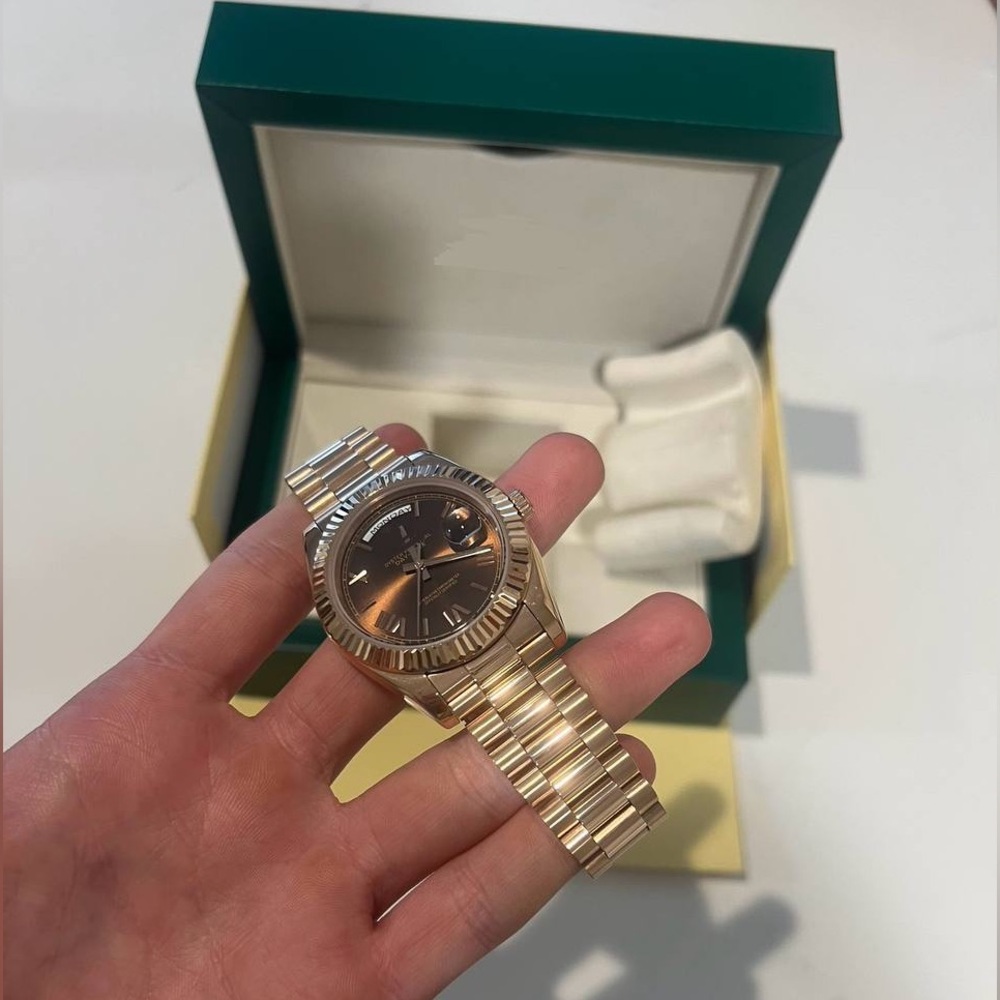 Men’s Oyster watch all gold